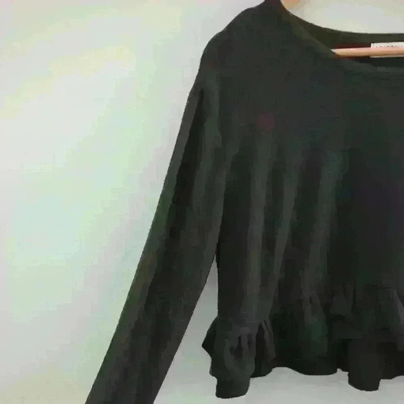 🌴2/$25🌴ARIZONA JEAN CO. | Women's Black  Ruffled Super Soft Cropped Sweater - Picture 2 of 3